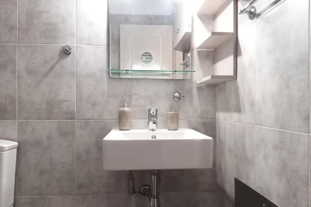 New, Modern, Bright And Independent Apartment 83 M2, With Garden, 5Min To The Beach And The City Center كالاماتا المظهر الخارجي الصورة
