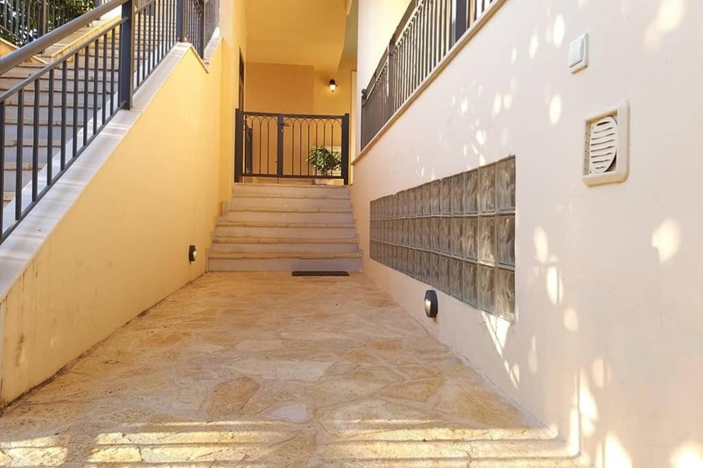 New, Modern, Bright And Independent Apartment 83 M2, With Garden, 5Min To The Beach And The City Center كالاماتا المظهر الخارجي الصورة