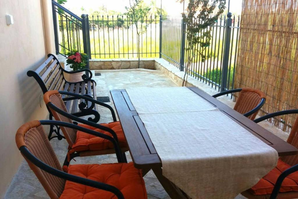 New, Modern, Bright And Independent Apartment 83 M2, With Garden, 5Min To The Beach And The City Center كالاماتا المظهر الخارجي الصورة