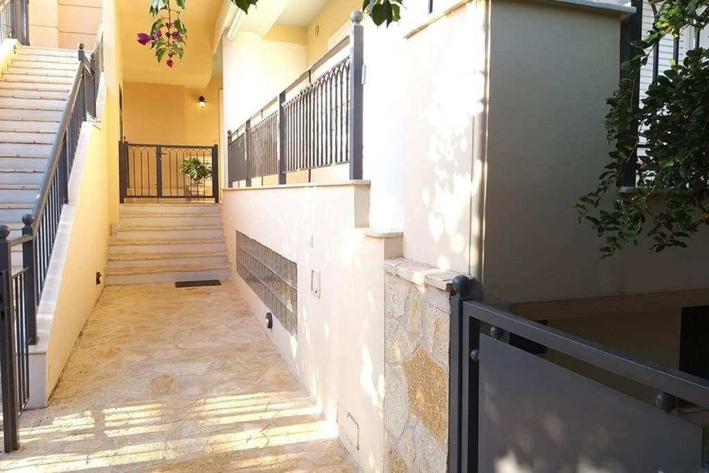 New, Modern, Bright And Independent Apartment 83 M2, With Garden, 5Min To The Beach And The City Center كالاماتا المظهر الخارجي الصورة